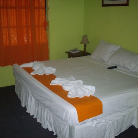 The Bakadeer Inn Belize City Exterior foto