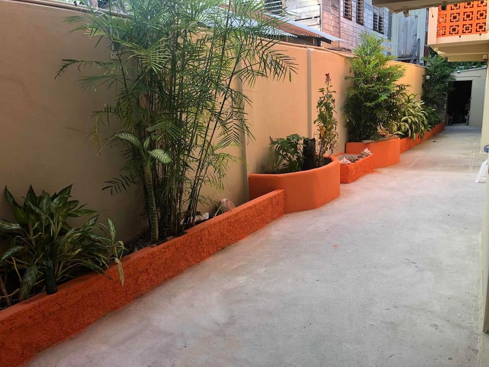 The Bakadeer Inn Belize City Exterior foto