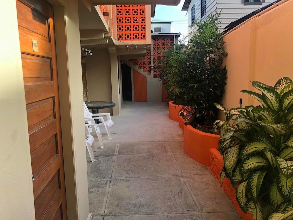 The Bakadeer Inn Belize City Exterior foto