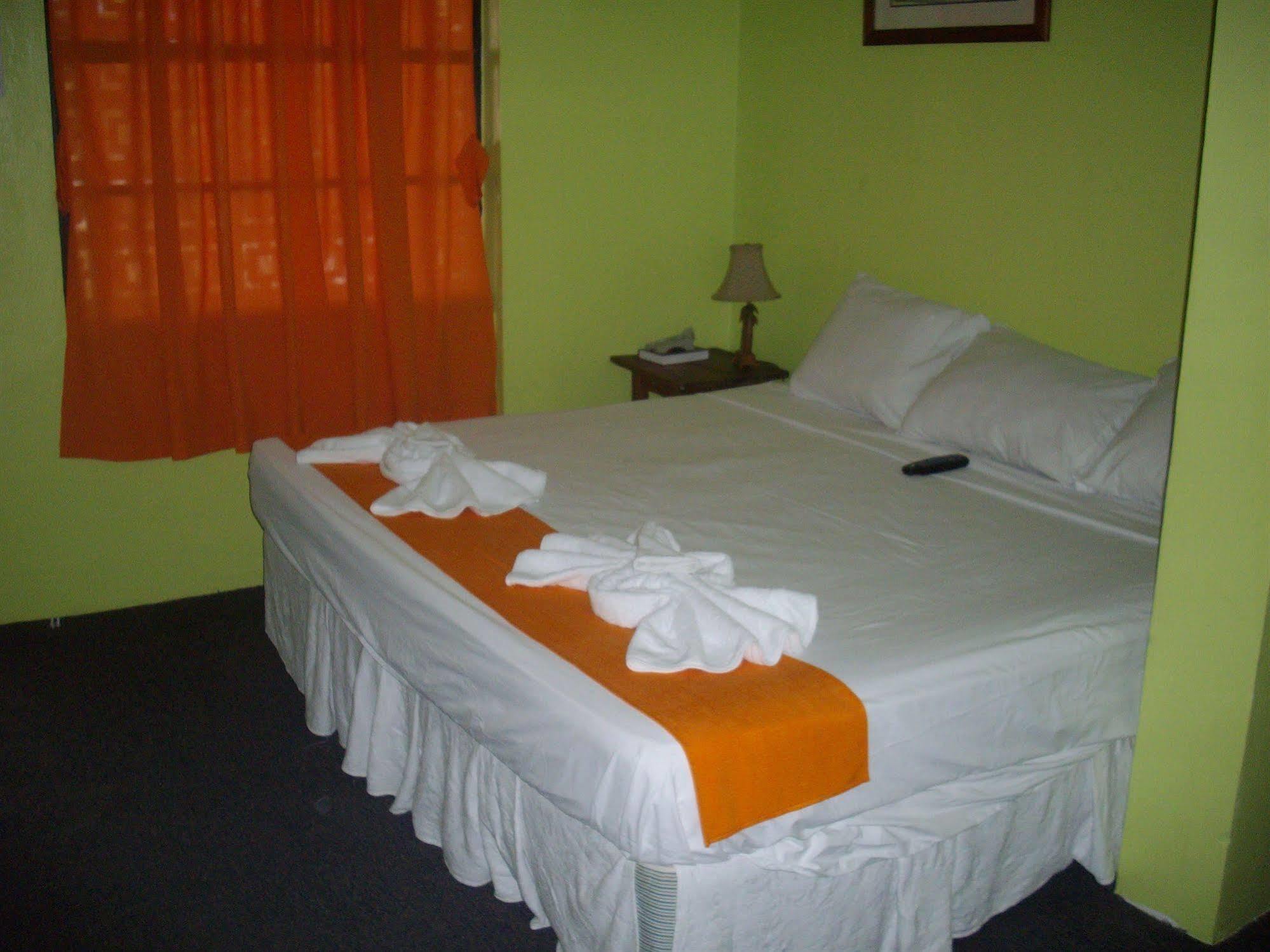 The Bakadeer Inn Belize City Exterior foto